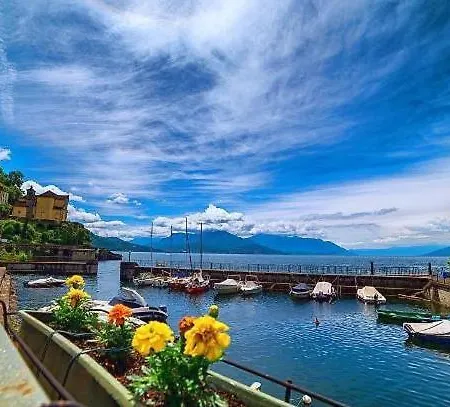 View - - 2 Bedrooms - Garden Maccagno