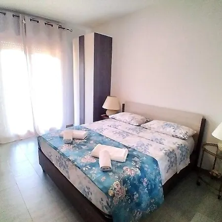 View - - 2 Bedrooms - Garden Apartamento *