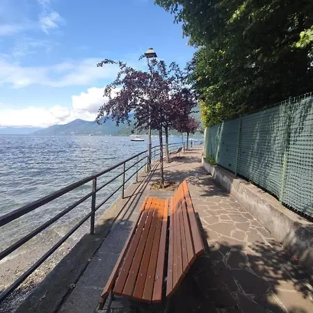 View - - 2 Bedrooms - Garden