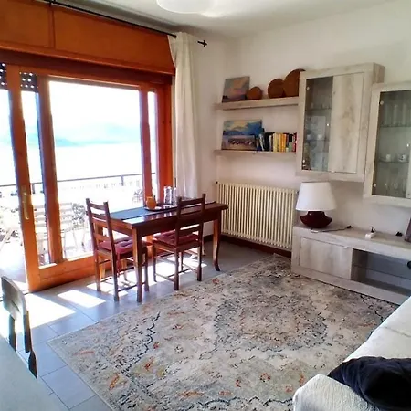 View - - 2 Bedrooms - Garden